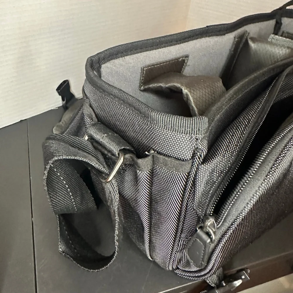 Nikon Digital Camera Bag / Carry Case Padded DSLR Shoulder Strap